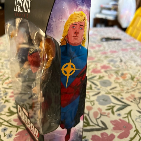Marvel Legends Series Quasar. - Picture 3 of 10